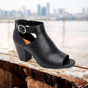 STYLE & CO Kenna Cutout Shooties